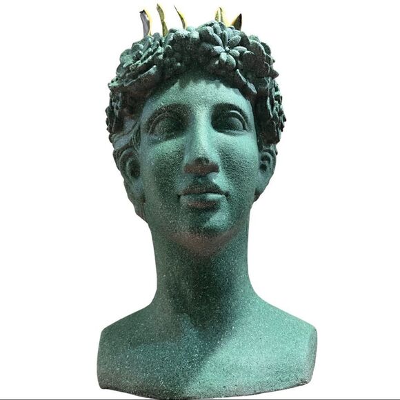 19" LADY WITH DAISIES PLANTER - Poly resin material in Green. - Picture 3 of 14